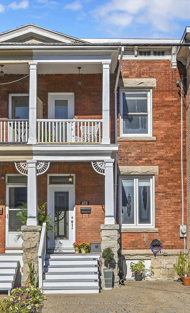 372 MACKAY Street