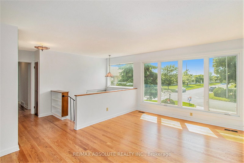 31 BELLFIELD St, Ottawa, K2B 6K7 | Image 3