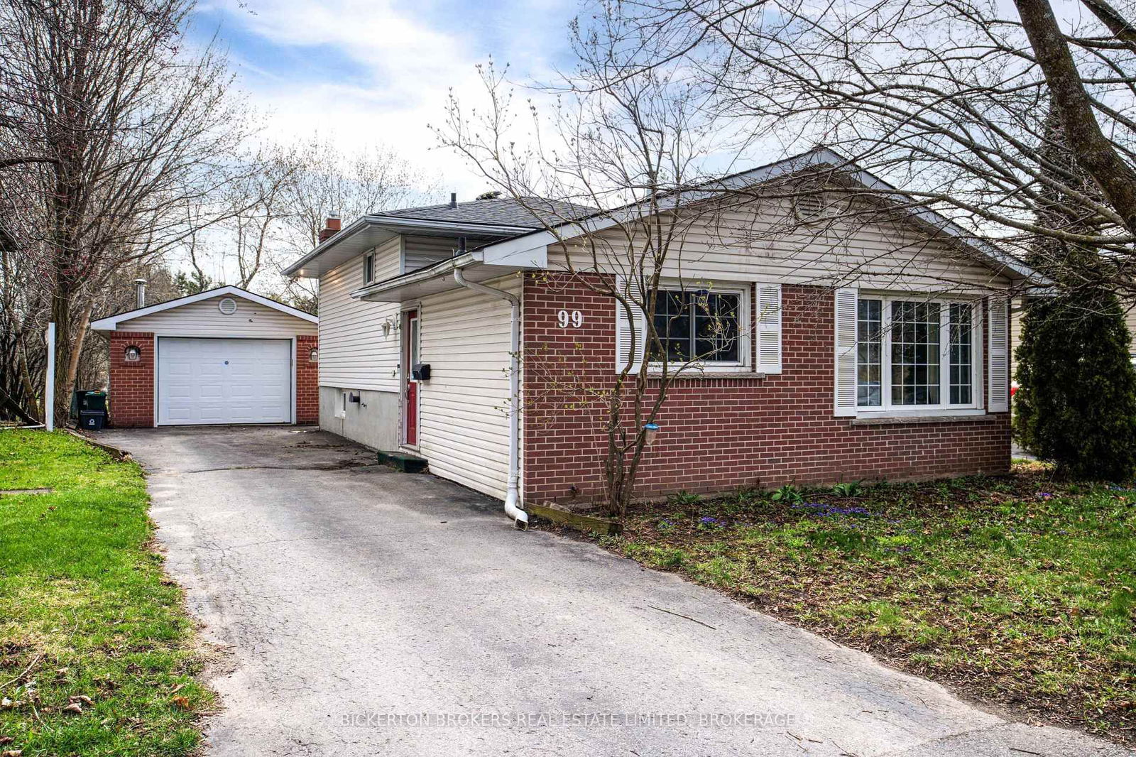 Detached House for sale at 99 Calderwood Drive, Kingston, Central City West, K7M 6L5 - MLS: X12119624
