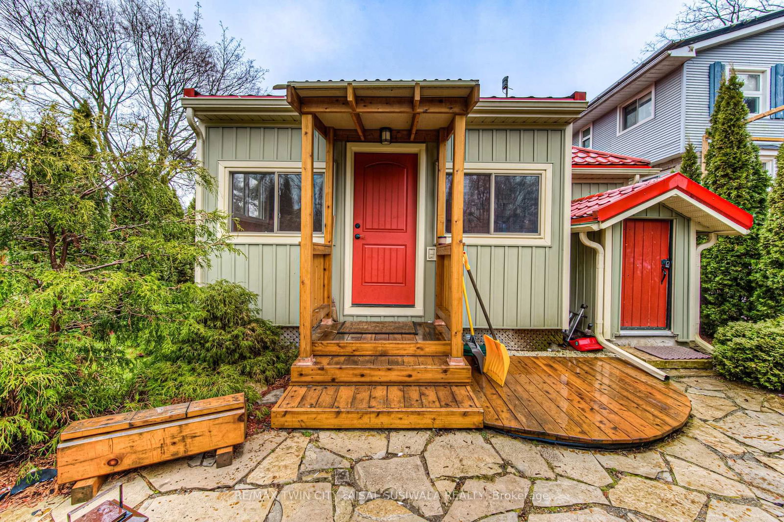 Detached House for sale at 32 Holly Trail, Puslinch, Puslinch Lake Settlement Areas, N3C 2V4 - MLS: X12119693