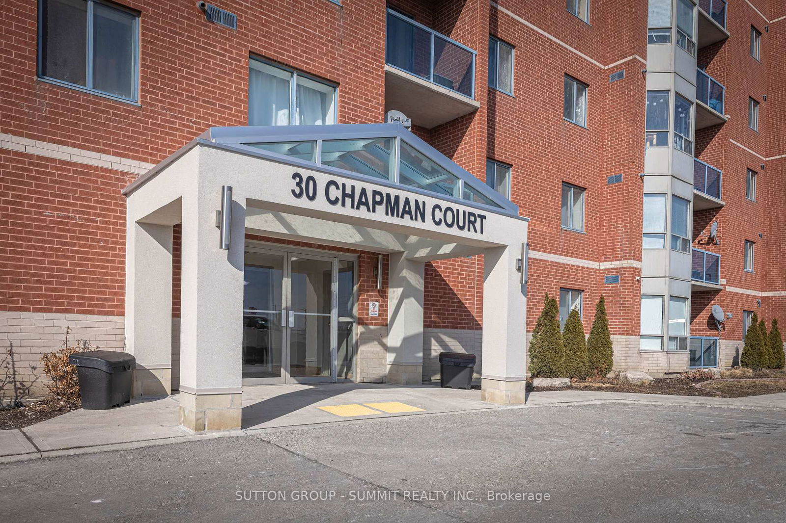 Condo for sale at 806-30 Chapman Court, London North, North I, N6G 4Y4 - MLS: X12119705