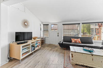 28 Woodward Ave, Lambton Shores - Grand Bend image-0-3