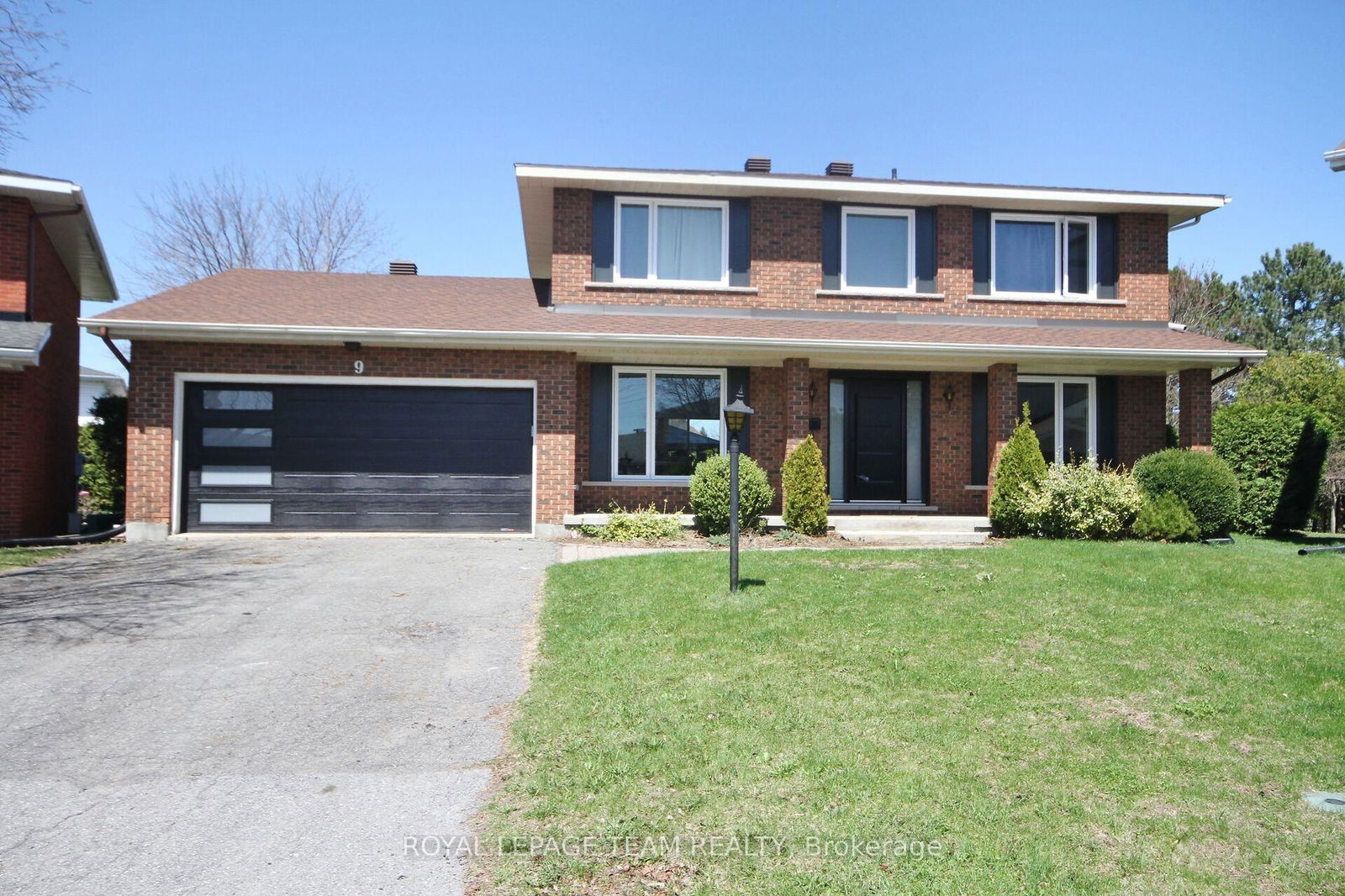 Detached House for sale at 9 Strathearn Court, Ottawa, Tanglewood, K2G 4L7 - MLS: X12119977