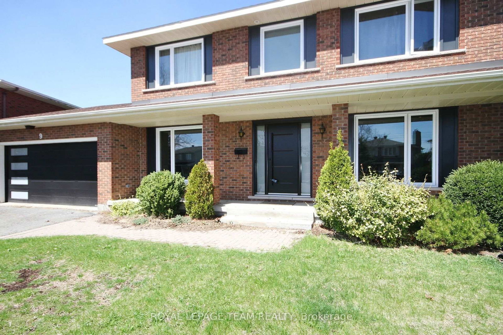 Detached House for sale at 9 Strathearn Court, Ottawa, Tanglewood, K2G 4L7 - MLS: X12119977