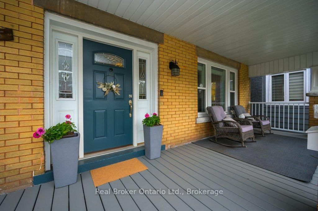 Detached House for sale at 18 Kensington Avenue, Hamilton, Crown Point, L8L 7M9 - MLS: X12120276