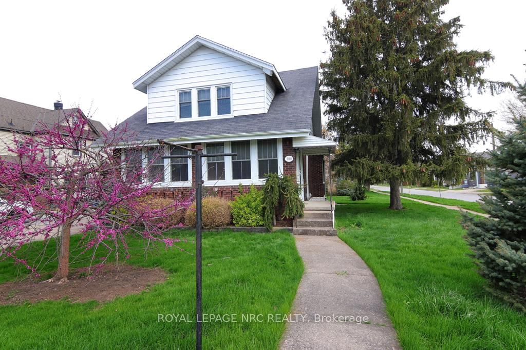 Detached House for sale at 300 Phipps Street, Fort Erie, Central, L2A 2V6 - MLS: X12120493