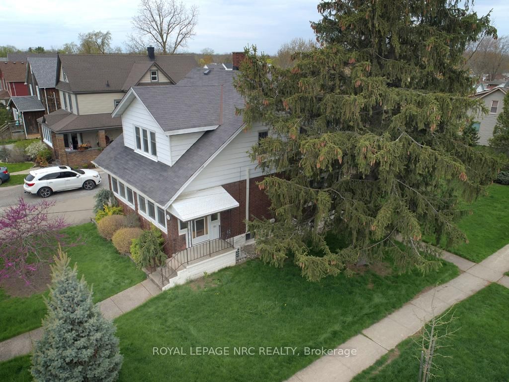 Detached House for sale at 300 Phipps Street, Fort Erie, Central, L2A 2V6 - MLS: X12120493