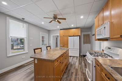 195 Market St, Gananoque - Gananoque image-0-2
