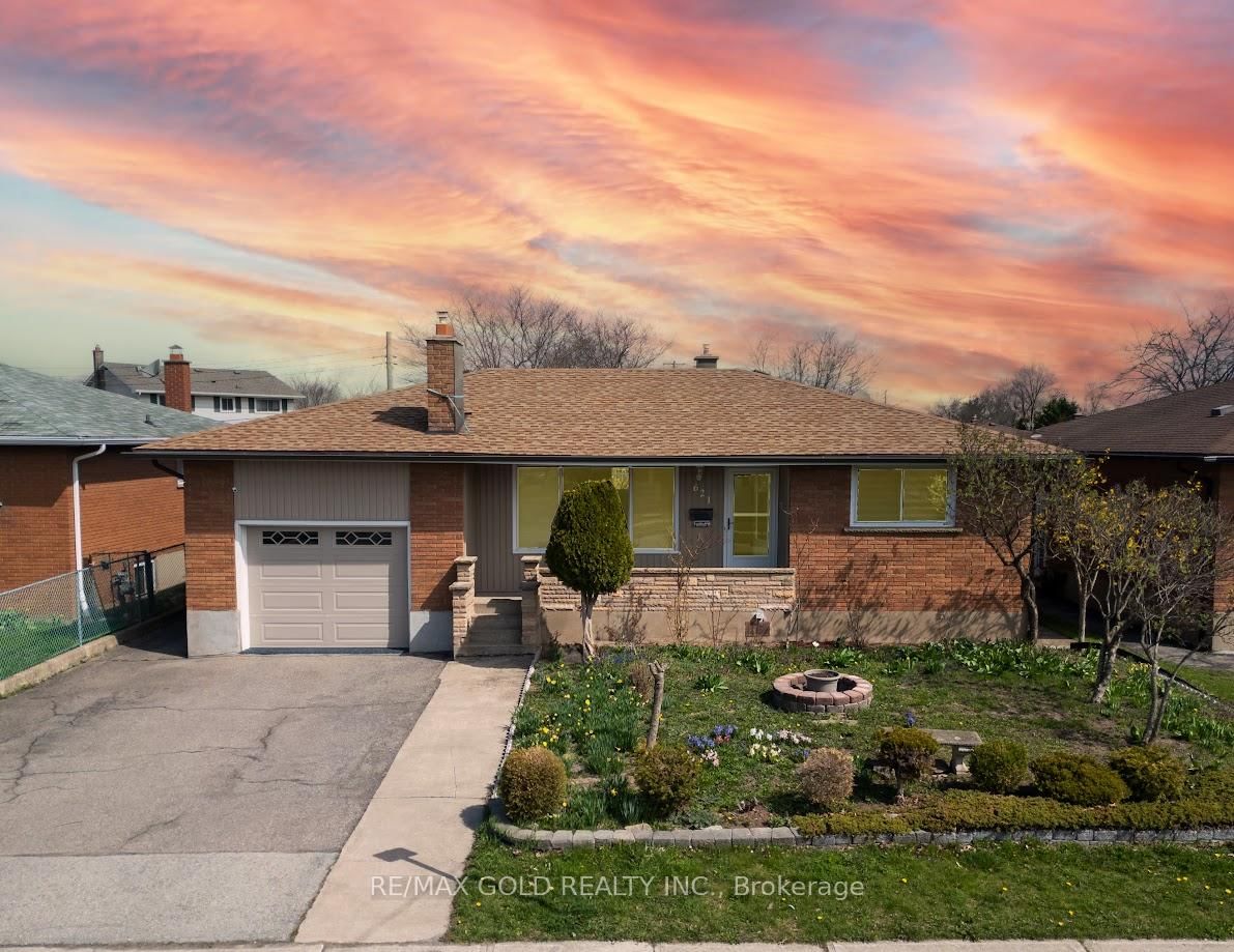 Detached House for sale at 621 Lincoln Street, Welland, L3B 4R2 - MLS: X12120677