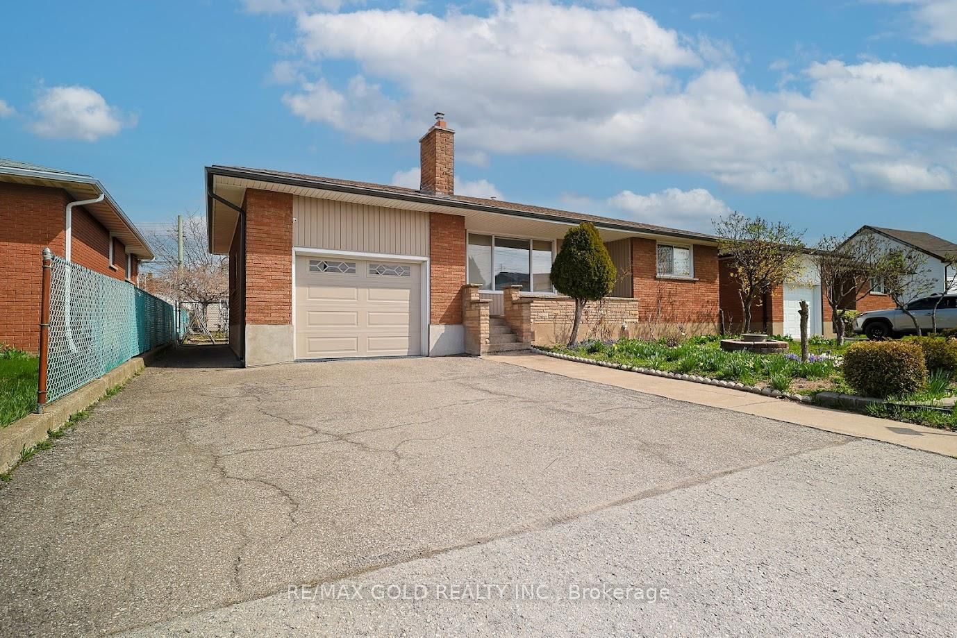 Detached House for sale at 621 Lincoln Street, Welland, L3B 4R2 - MLS: X12120677