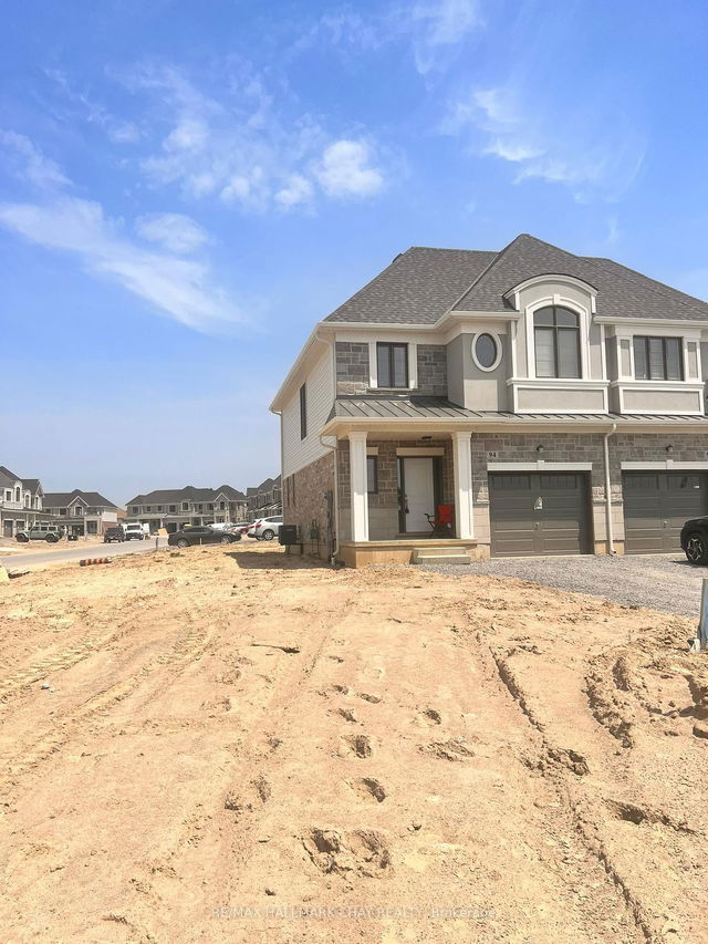 94 Aquasanta Crescent
