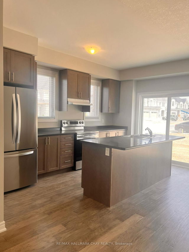 94 Aquasanta Crescent