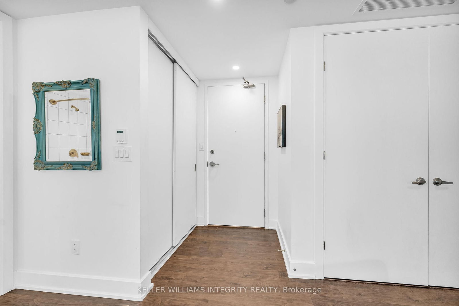 Condo sold at 308-7 Marquette Avenue, Ottawa, Vanier, K1L 8A7 - MLS: X12121082
