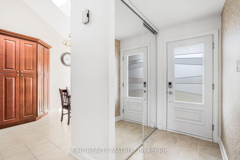 1408 Eastcliffe Way, Gloucester, K1B 5H6 | Image 3