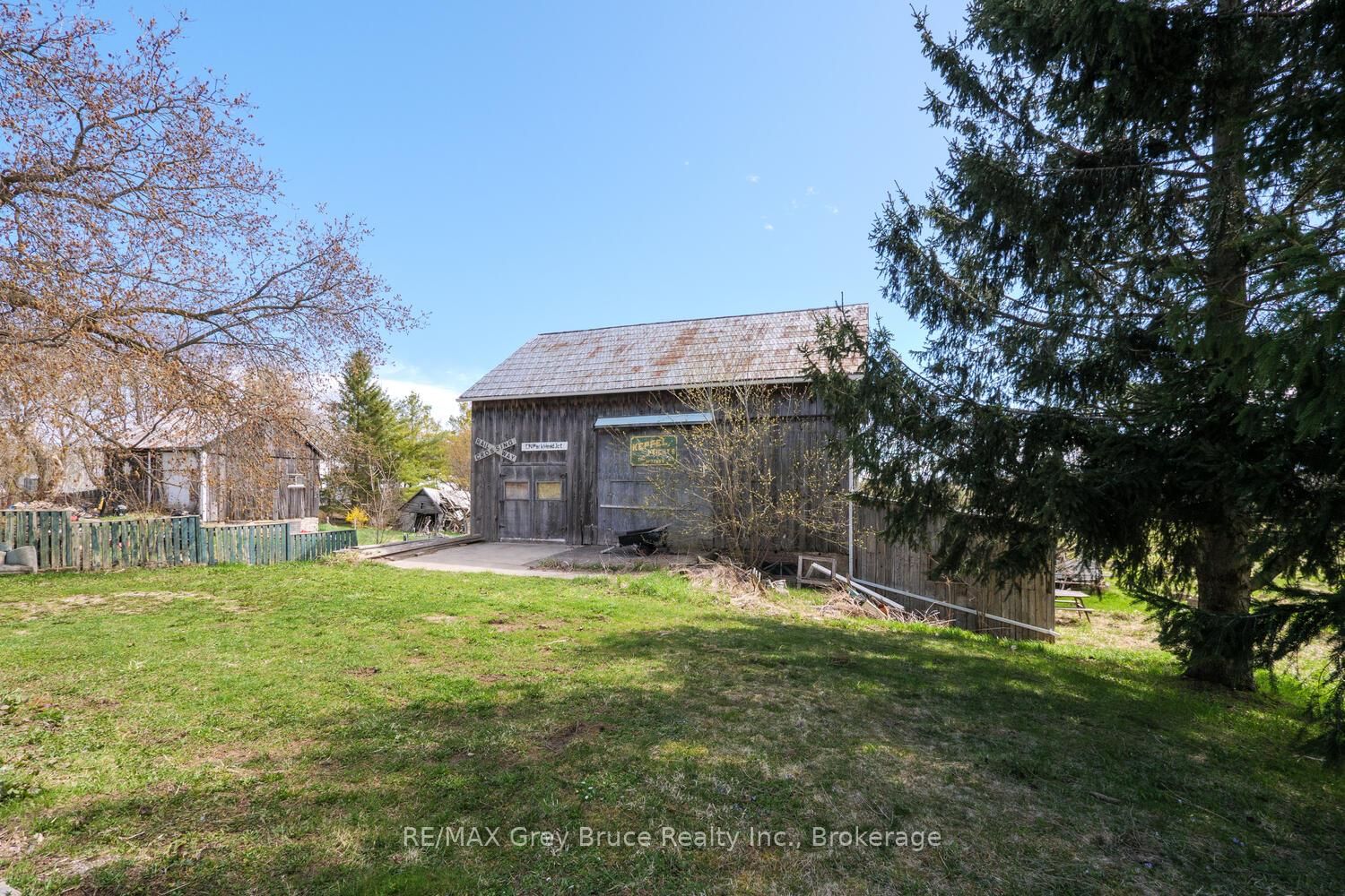 Listing Image 3