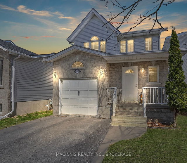 1018 Rainbow Crescent
