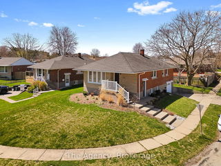 70 South Crescent