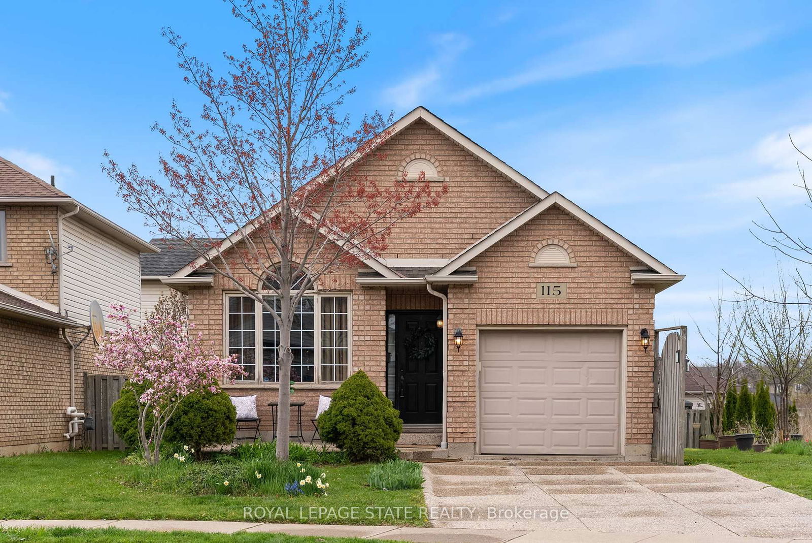 Detached House for sale at 115 Colin Crescent, Hamilton, Jerome, L9A 5H8 - MLS: X12121422