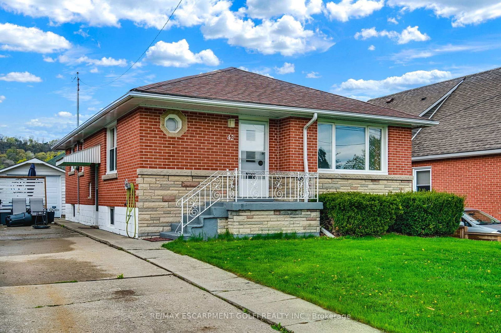 Detached House for sale at 42 Malta Drive, Hamilton, Rosedale, L8K 4S7 - MLS: X12121463