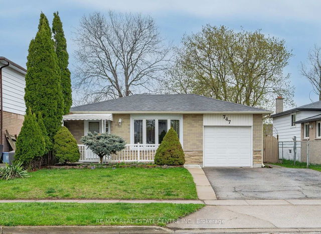 747 KUMMER Crescent