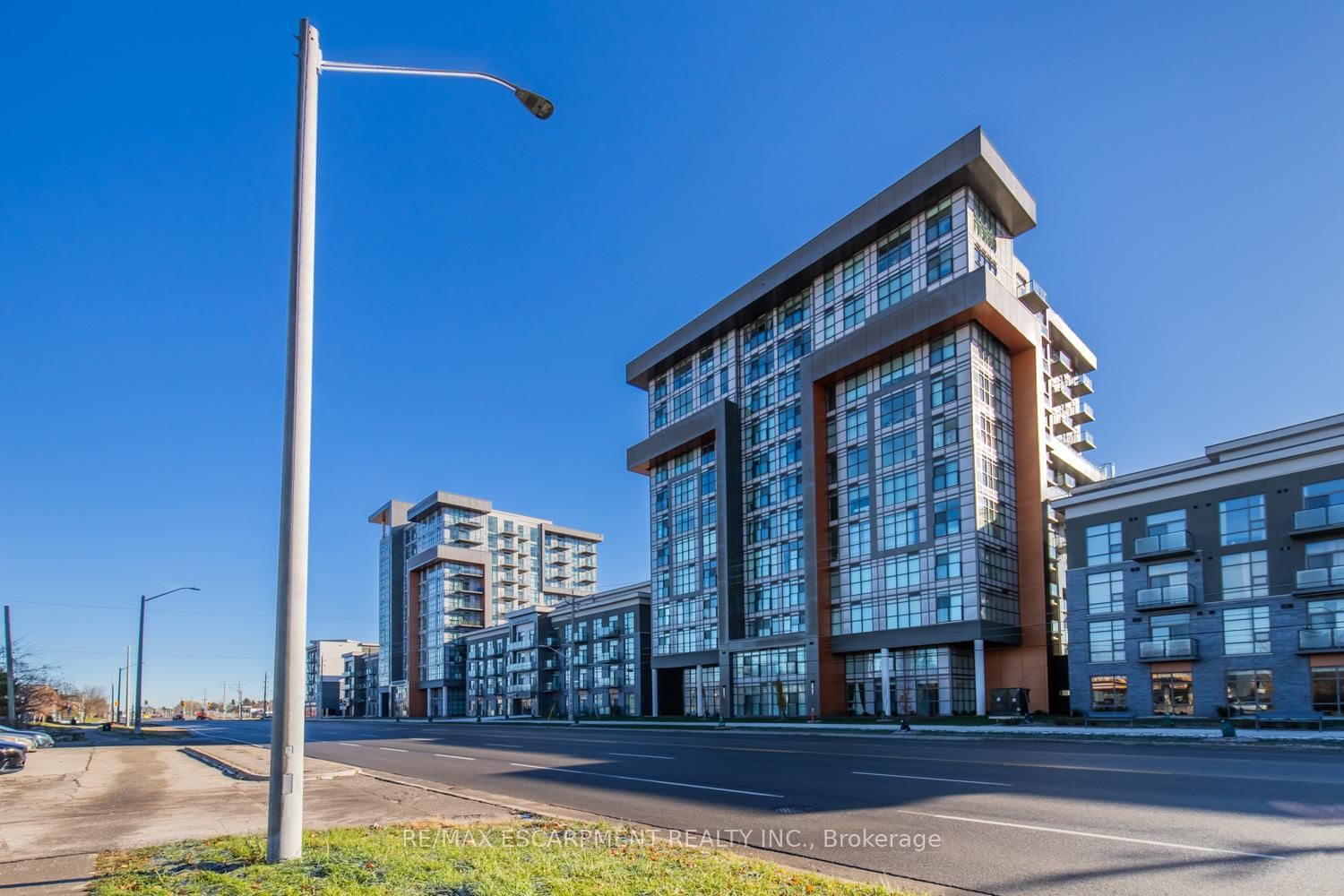 Condo for lease at 704-460 Dundas Street, Hamilton, Waterdown, L8B 2A5 - MLS: X12121675