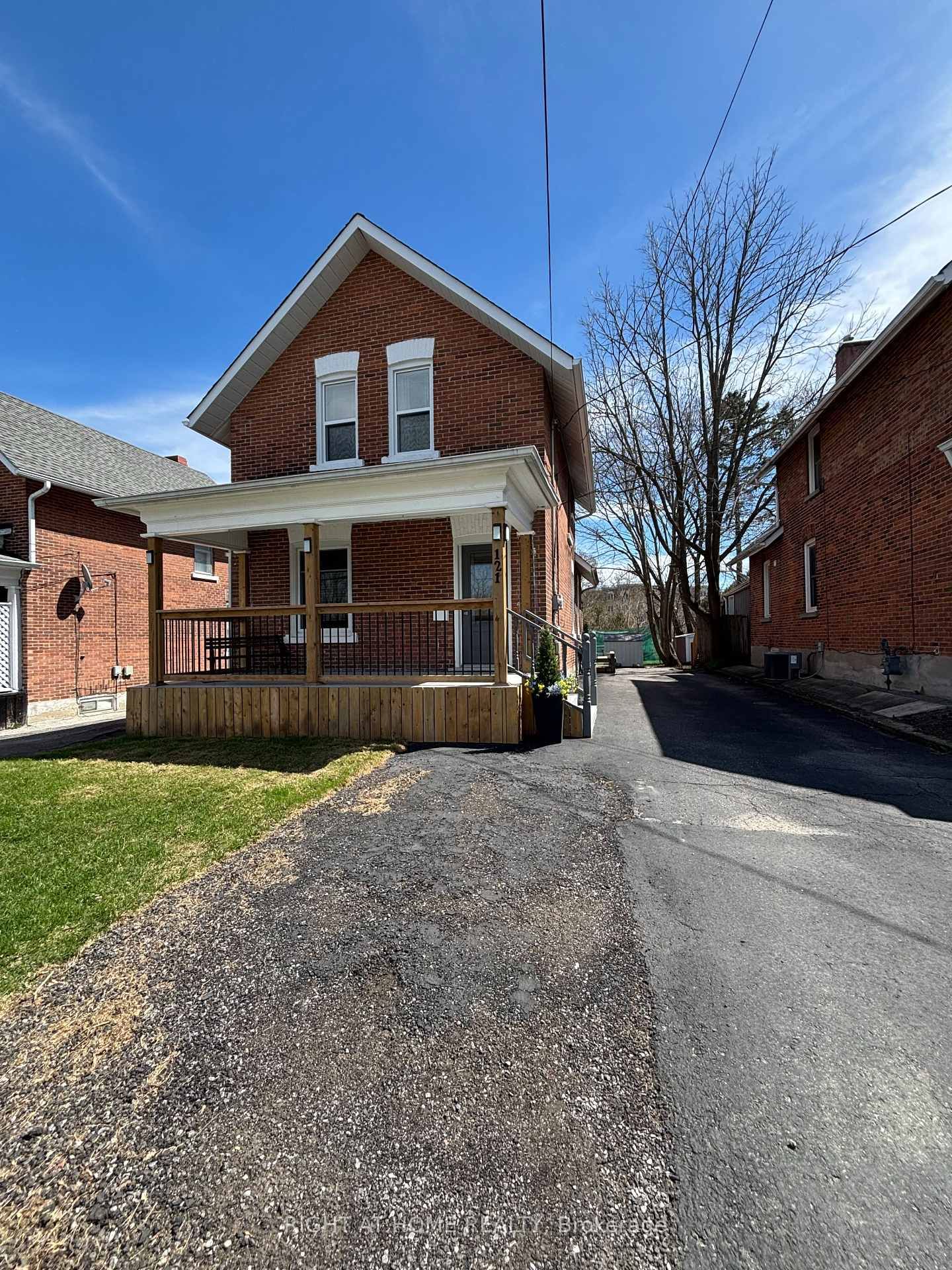 Detached House for sale at 121 Durham Street, Kawartha Lakes, Lindsay, K9V 2R3 - MLS: X12121741