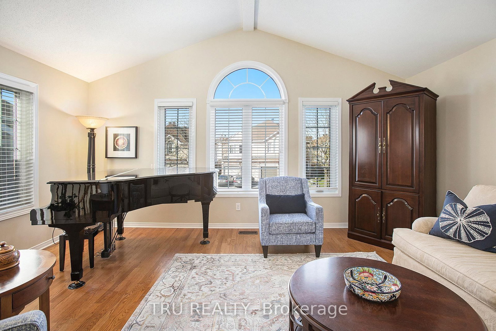 Listing Image 5