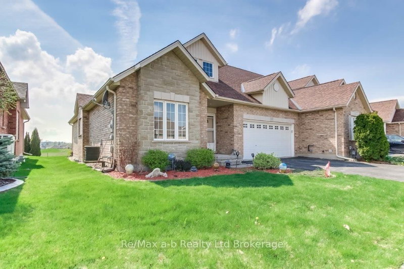 717 Garden Court Cres, Woodstock, N4T 0A2 | Image 2