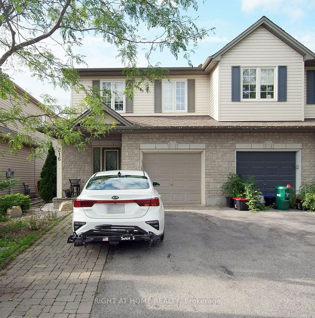 216 Horseshoe Crescent