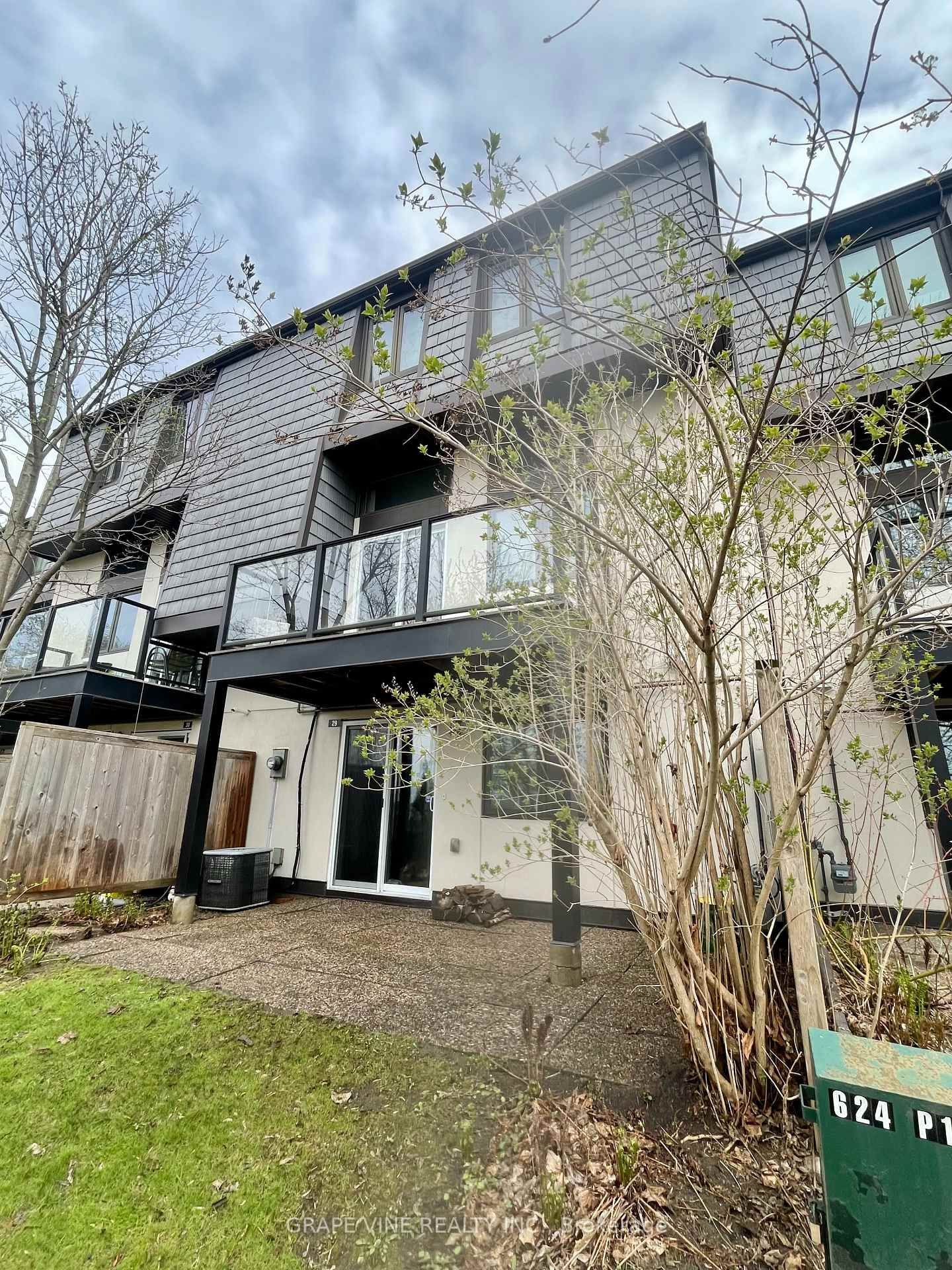 Townhouse for sale at 29-655 Richmond Road, Ottawa, Woodroffe, K2A 3Y3 - MLS: X12122996