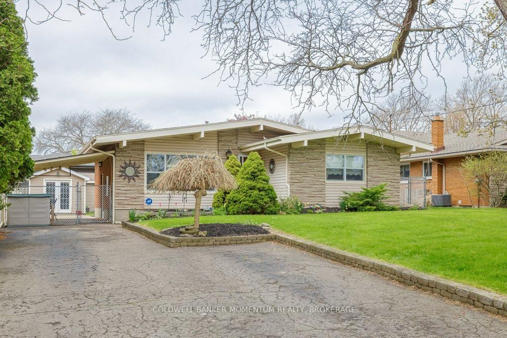 Detached House for sale at 40 Black Knight Road, St. Catharines, Lakeport, L2N 3C2 - MLS: X12123118