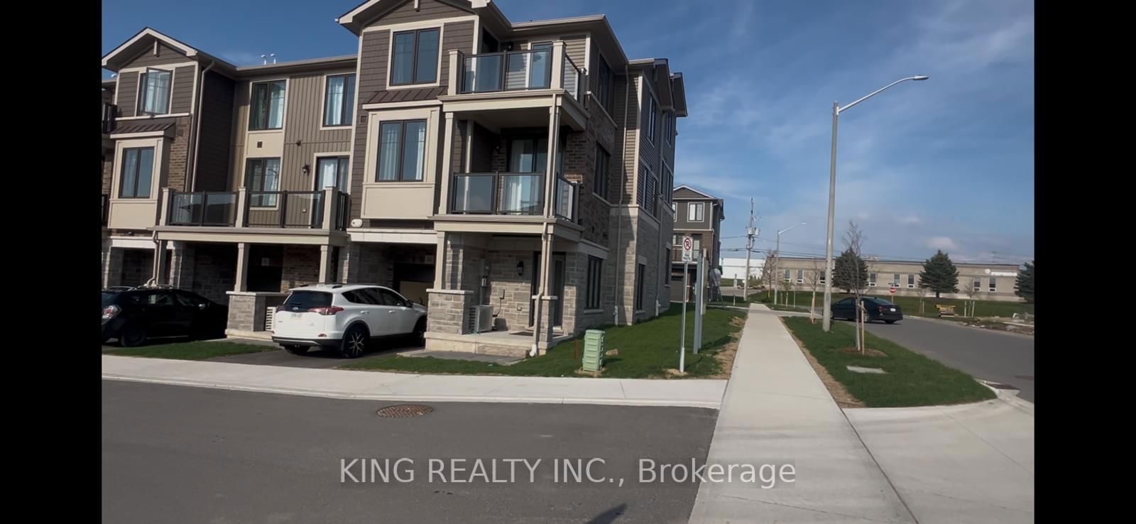 Townhouse for sale at 96-10 Birmingham Drive, Cambridge, N1R 0C6 - MLS: X12123134
