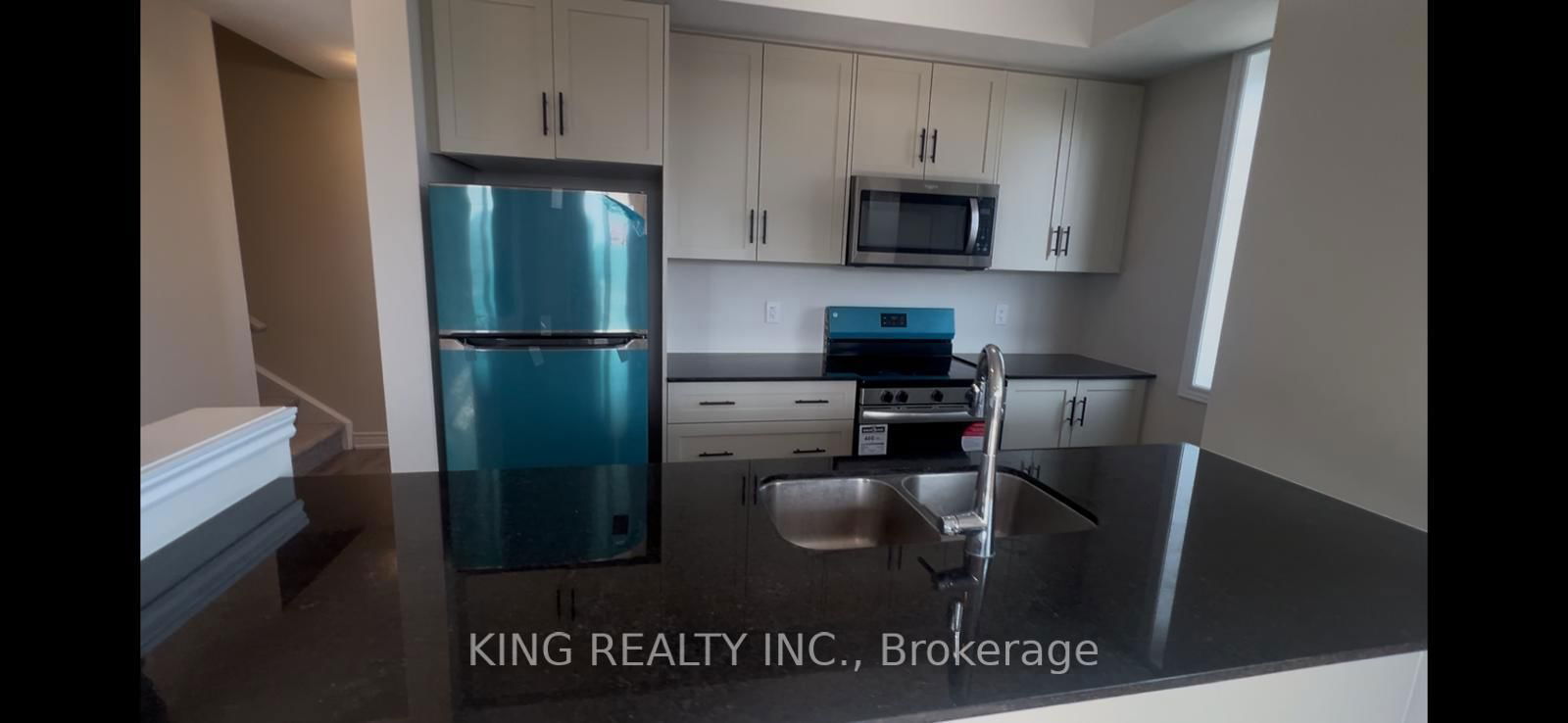 Townhouse for sale at 96-10 Birmingham Drive, Cambridge, N1R 0C6 - MLS: X12123134