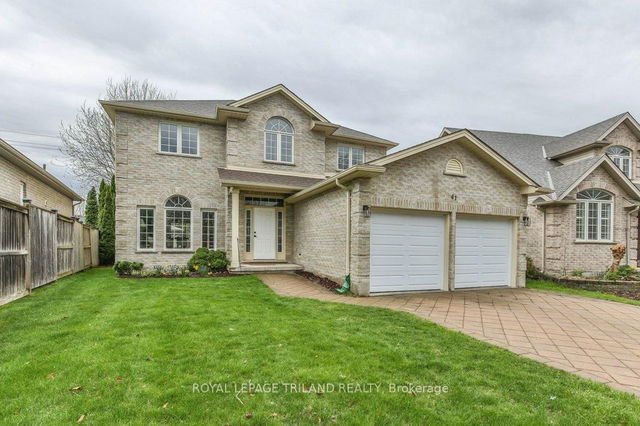 41 GREYROCK Crescent