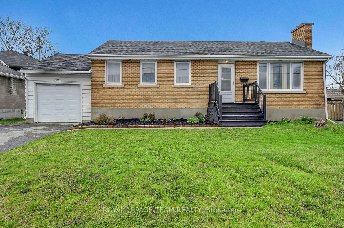 Detached House for sale at 2027 Ogilvie Road, Ottawa, Cardinal Heights, K1J 7P1 - MLS: X12123362