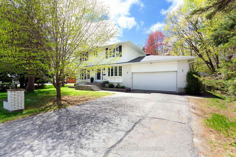 401 Surrey Dr, North Bay - Airport image-0-0