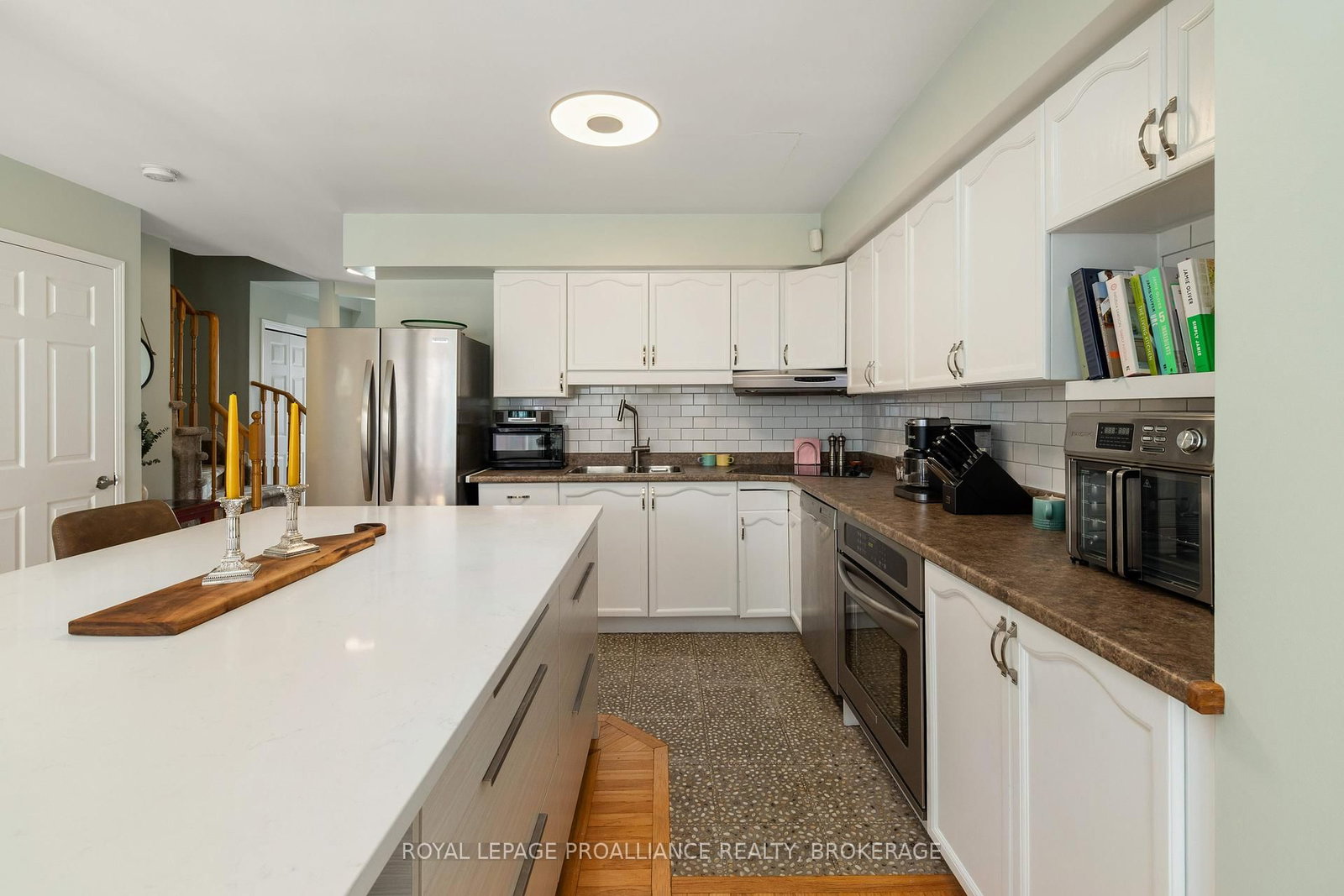 Listing Image 16