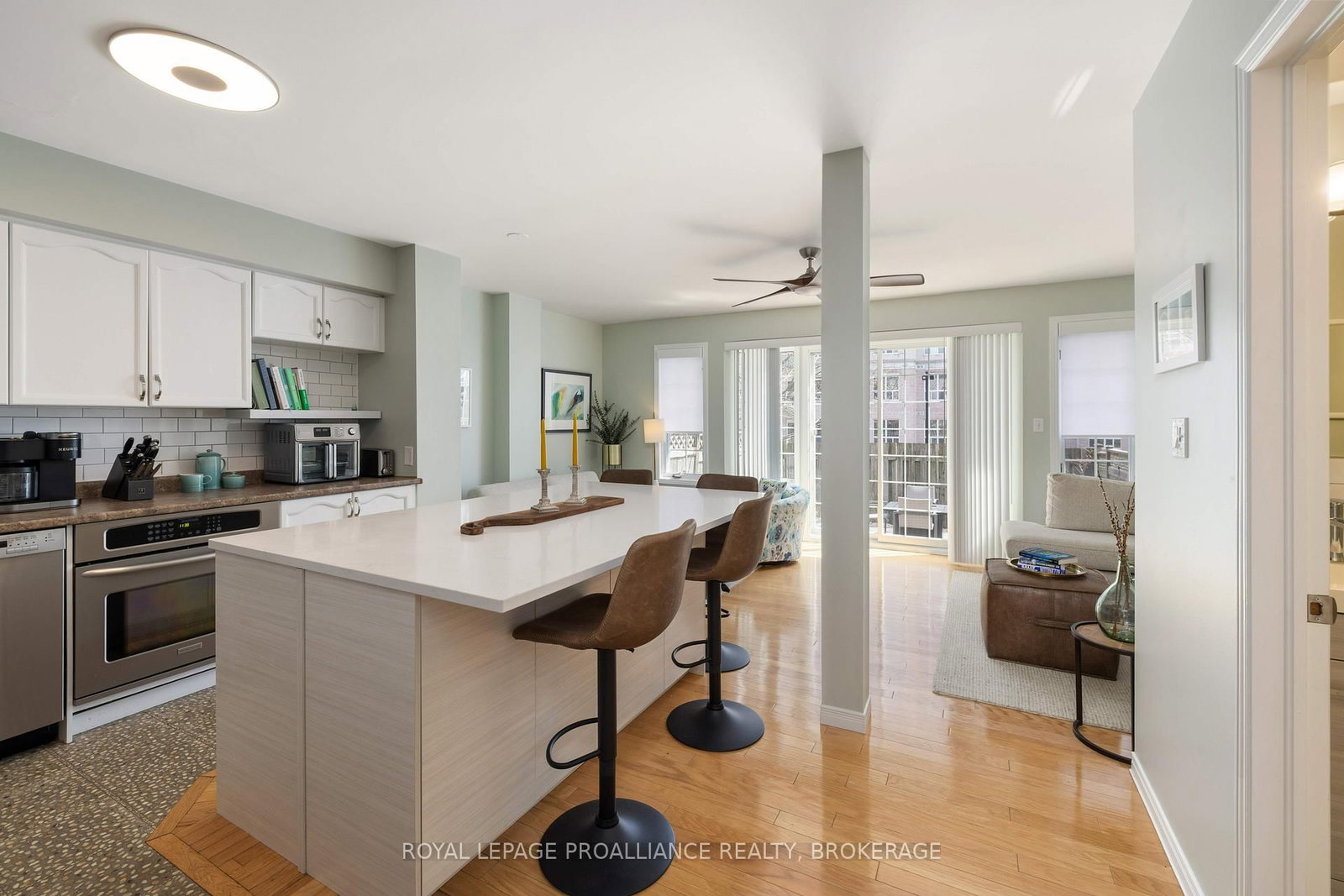 Listing Image 9