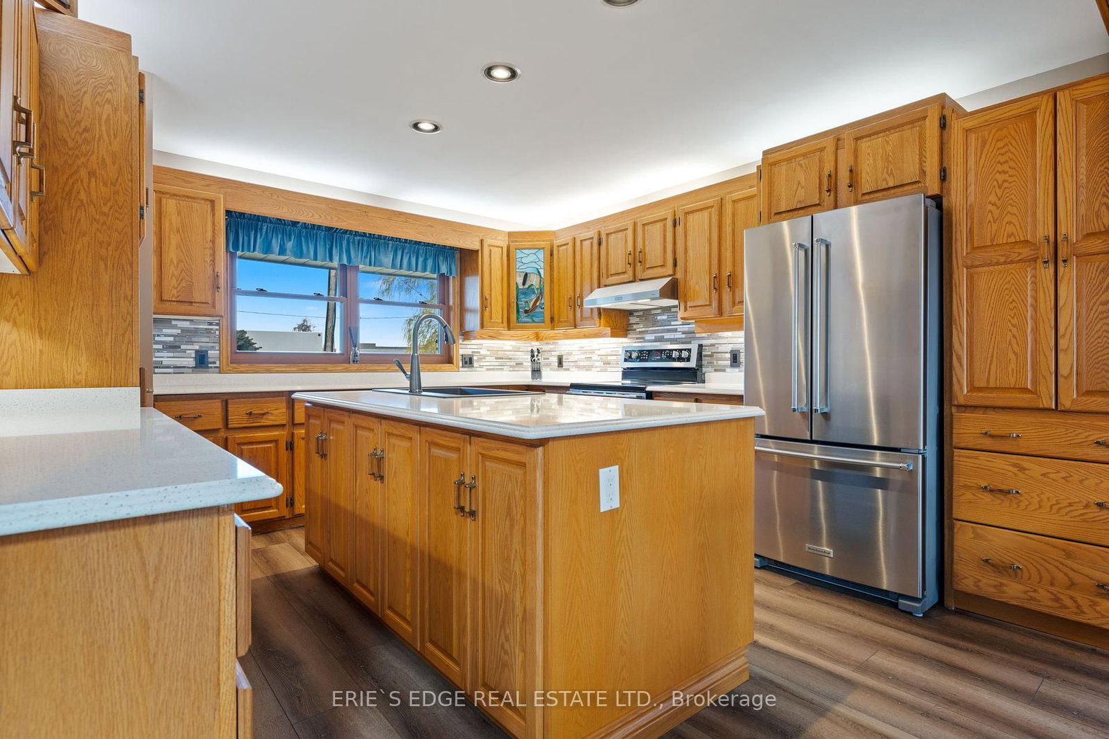 Listing Image 7