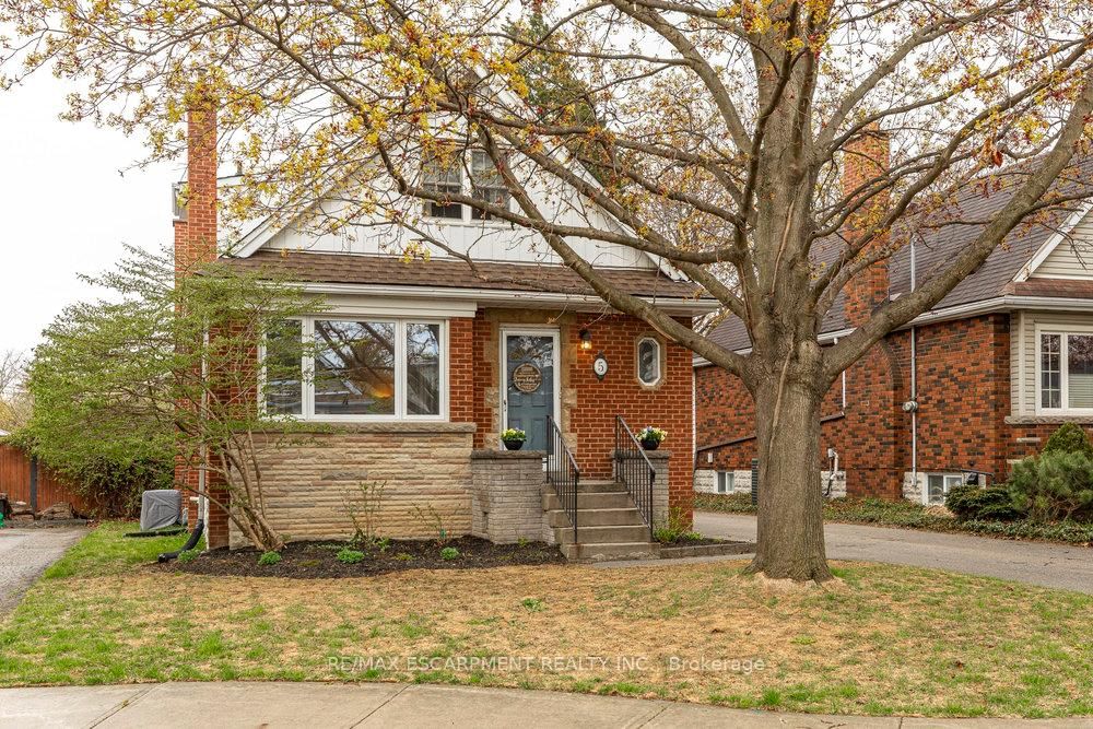 Detached House sold at 5 Bettina Avenue, Hamilton, Rosedale, L8K 3M4 - MLS: X12123805