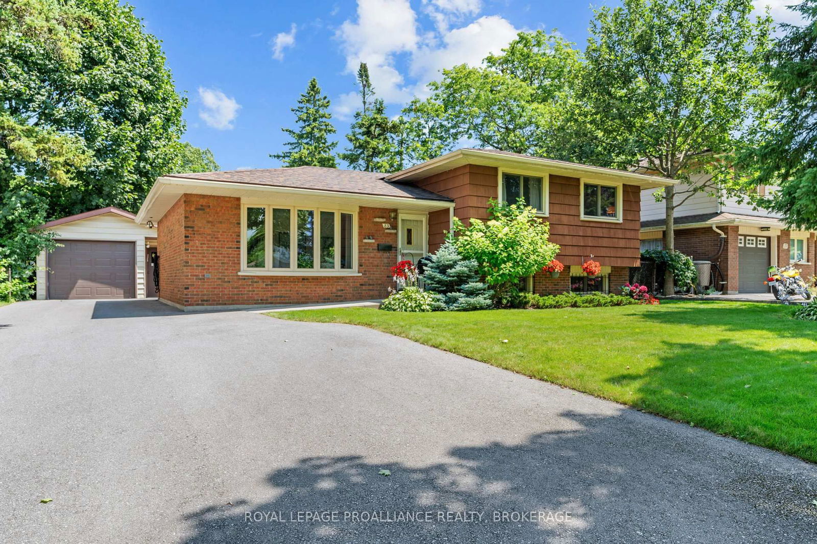 Detached House for sale at 83 QUEEN MARY Road, Kingston, Central City West, K7M 2A3 - MLS: X12123851