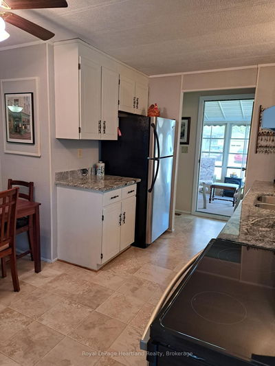 34 Miller St, Strathroy-Caradoc - SE image-0-2
