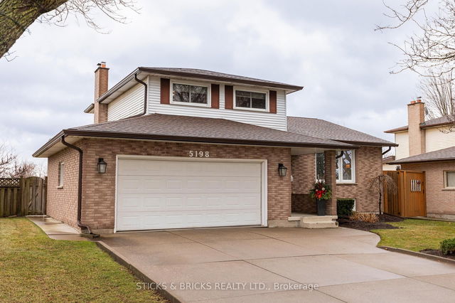 5198 Valley View Crescent