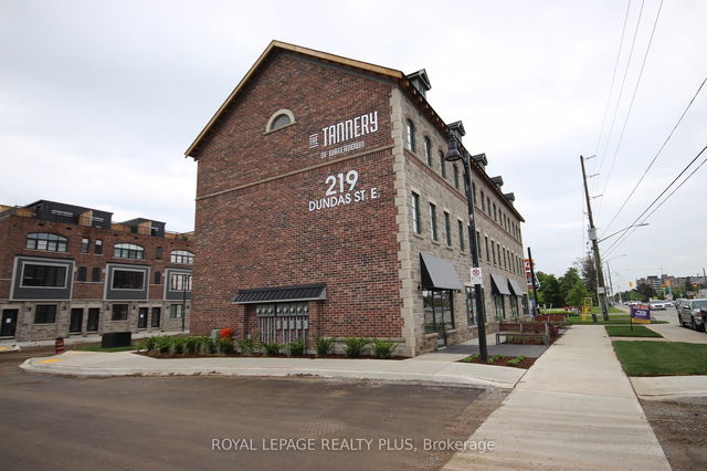 26 - 219 Dundas Street