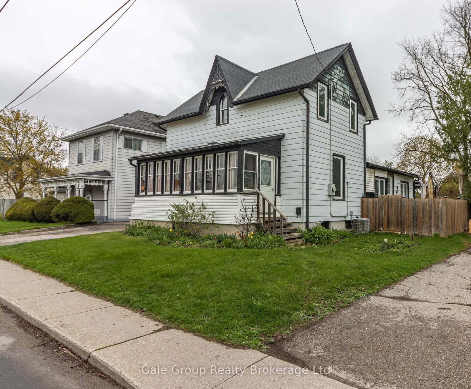 Detached House for sale at 15 East Park Drive, Woodstock, South, N4S 3M9 - MLS: X12124560