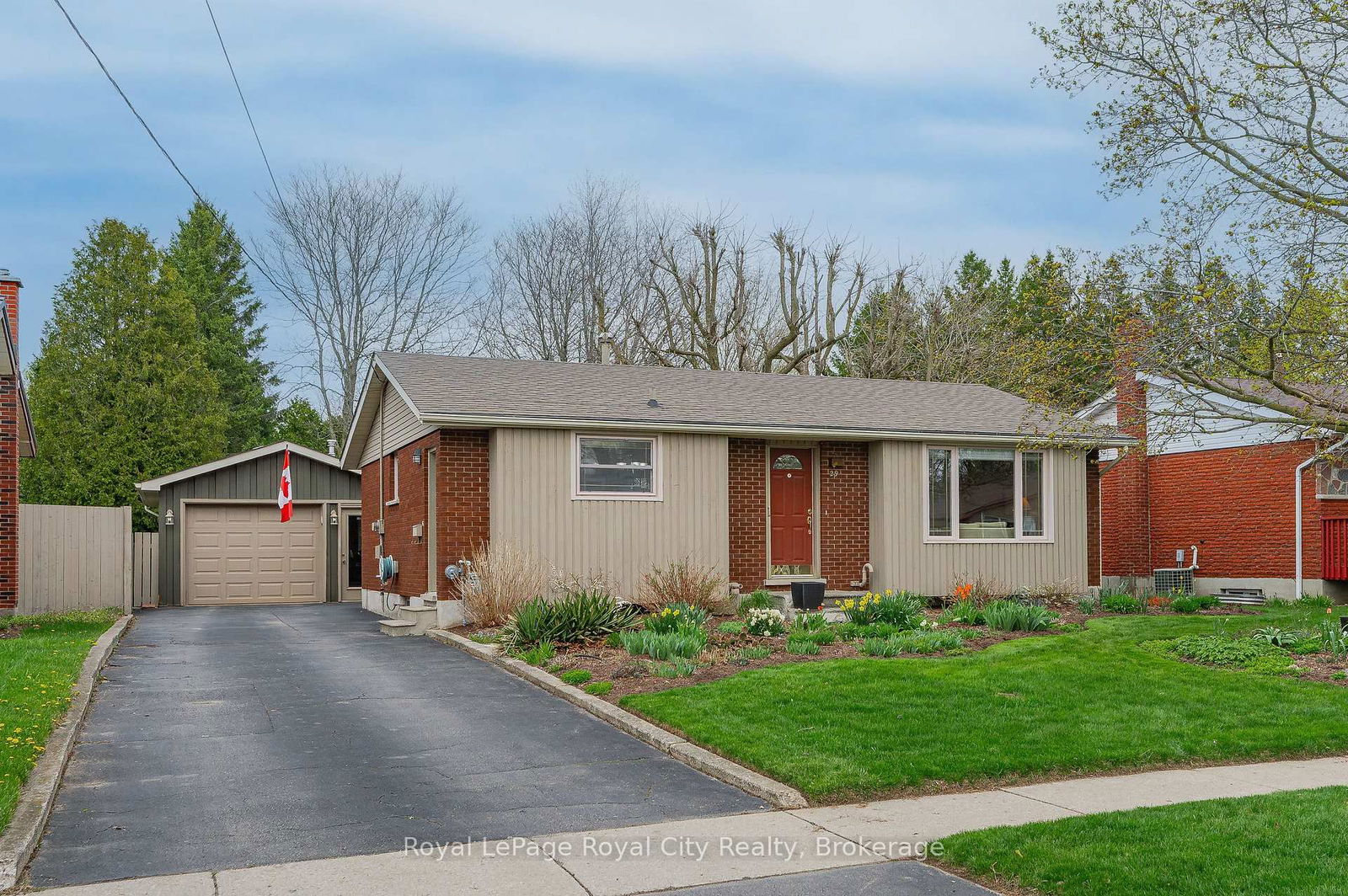 Detached House for sale at 29 Hastings Boulevard, Guelph, Grange Road, N1E 4G3 - MLS: X12124769