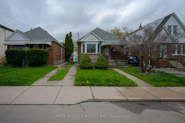 39 Strathearne Avenue