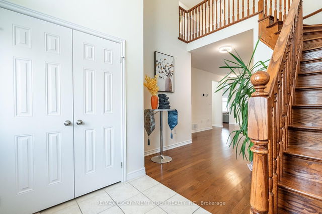 16 Edgehill Drive