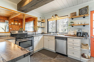 5437 Lake Valley Grove Rd, Lambton Shores - Lambton Shores image-0-4