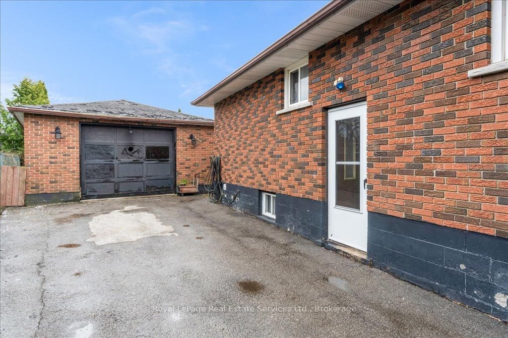 Detached House for sale at 51 Athens Street, Hamilton, Yeoville, L9C 3K8 - MLS: X12125195